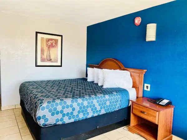 Budget Inn Main image