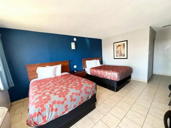 Budget Inn 4