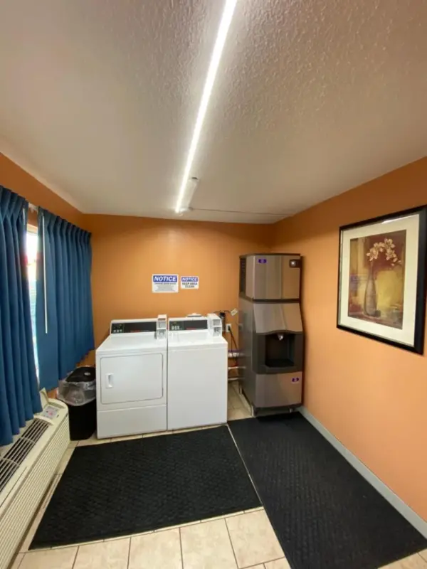 Budget Inn 6